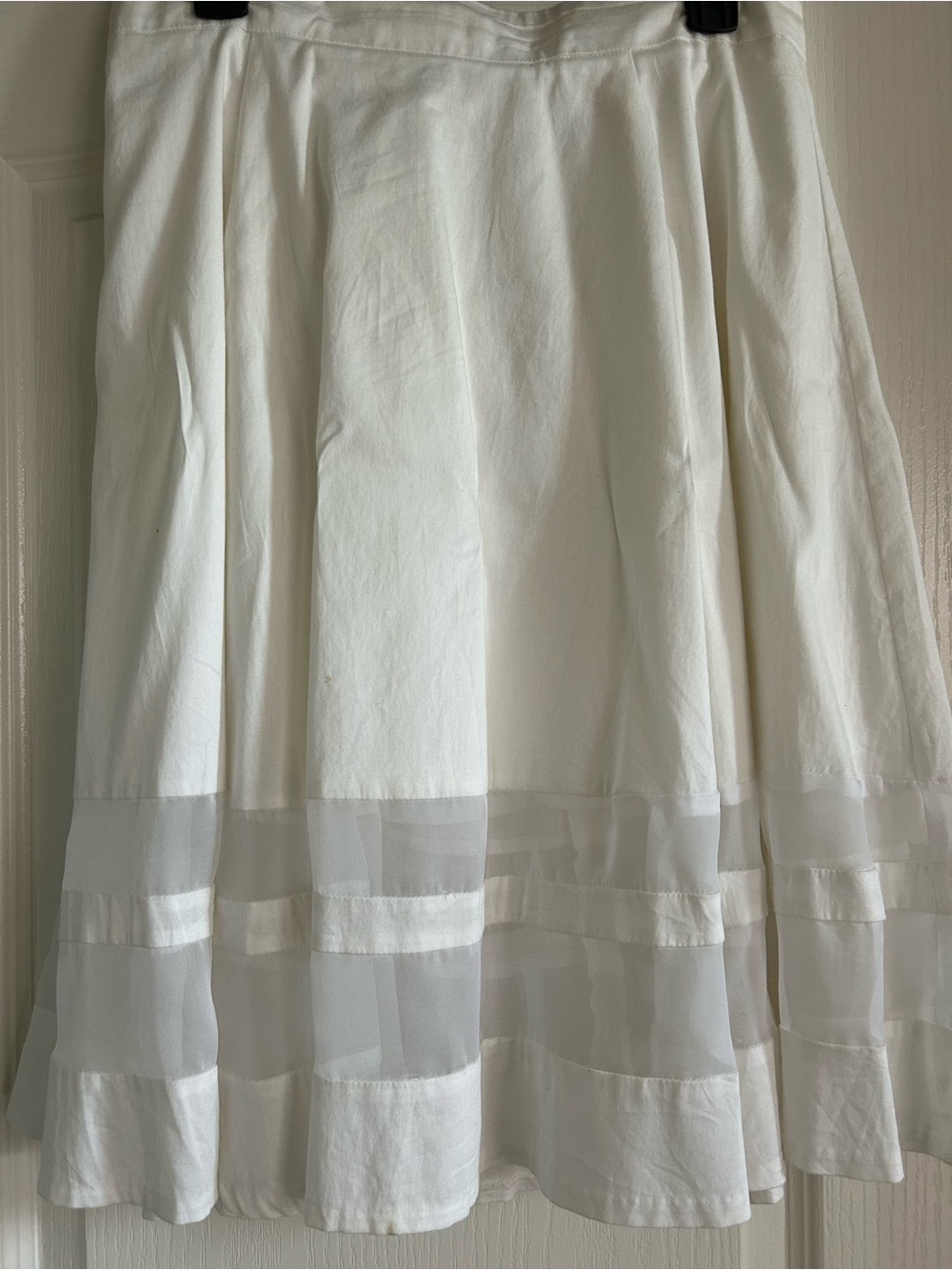 Amanda & Chelsea White Layered A-Line knee length Skirt